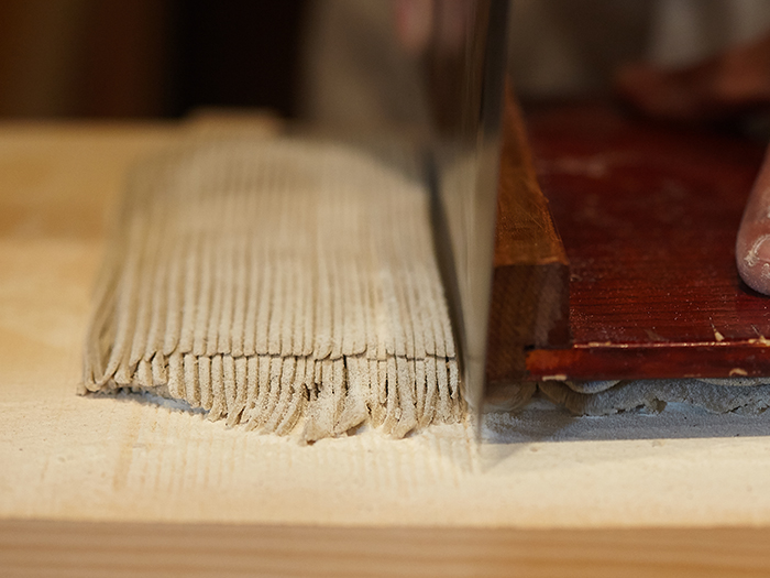 香ばしさが自慢の特製手打ちそば